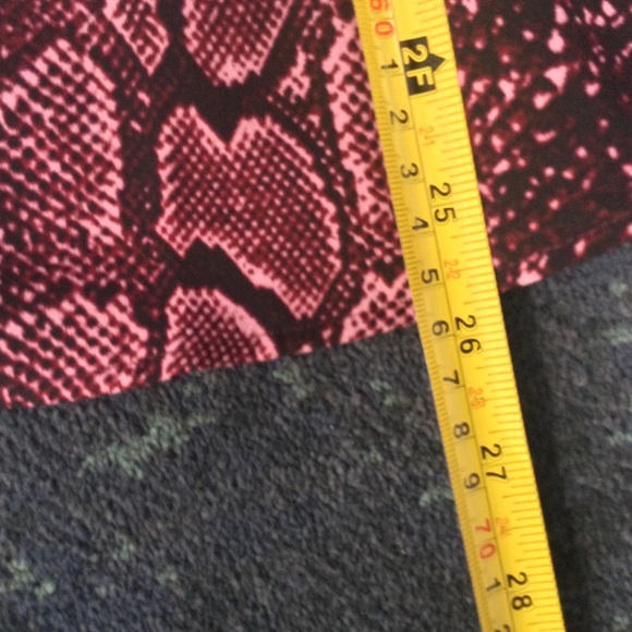 Addition Elle NWT XL 40" Chest Burgundy Snakeskin Print Sleeveless V-neck Blouse - Picture 7 of 11